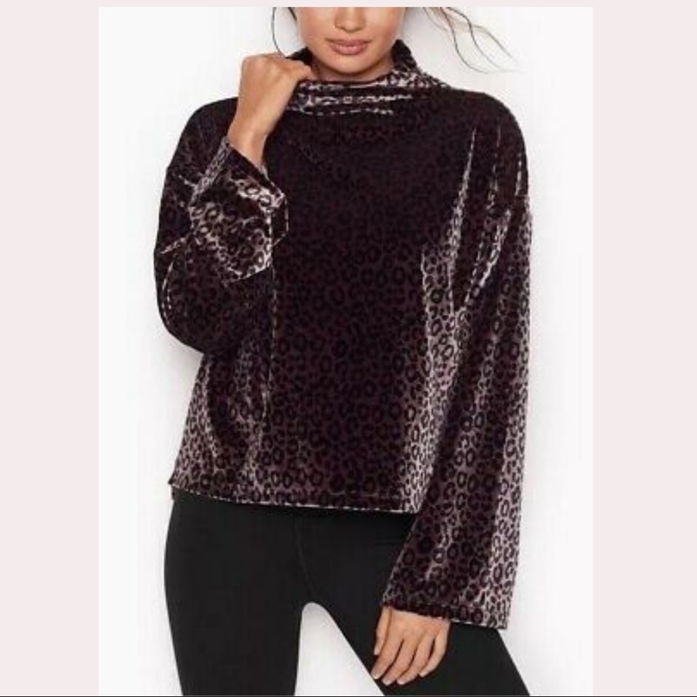 Women Victoria Sport cropped leopard pullover, S